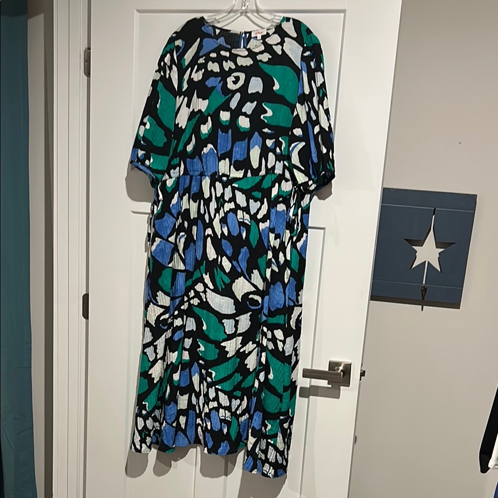 Stylish Black and Green Patterned Dress
